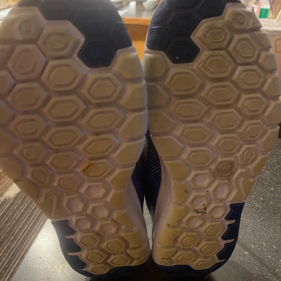 Pretty nike shoes. Home pet free! - Picture 4 of 4